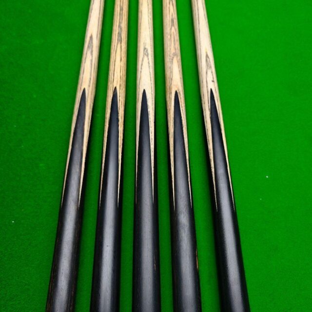 model Black knight cue with 4 Splices black handles