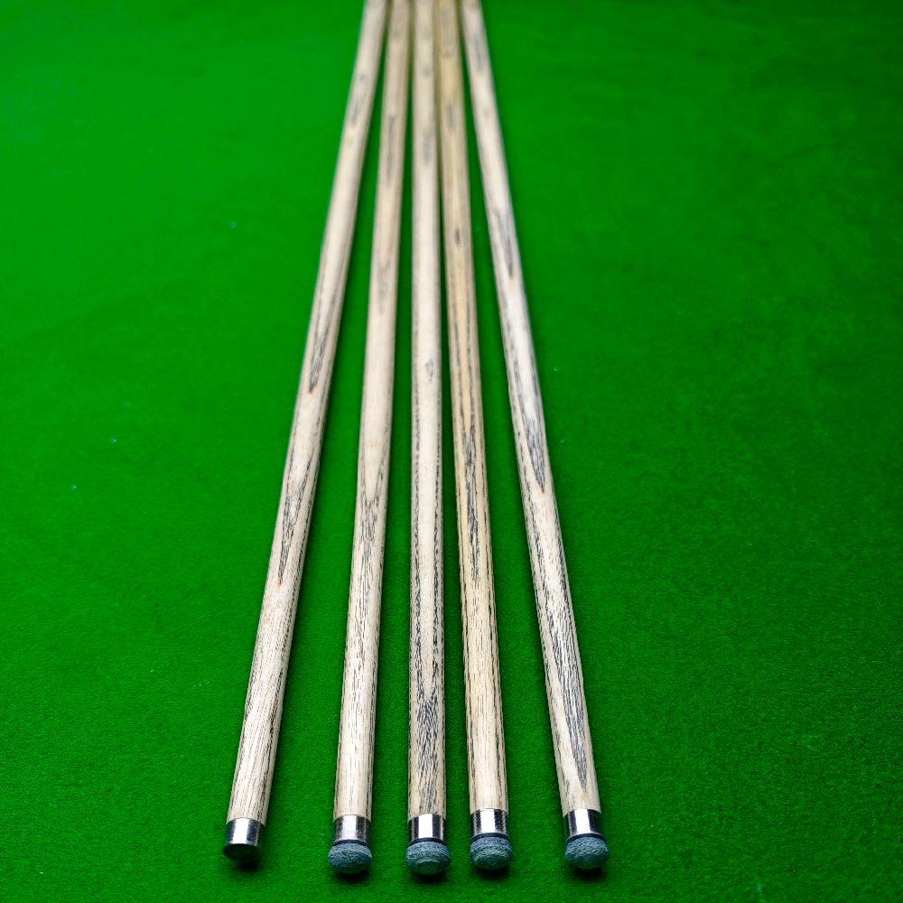 model Black knight cue with 4 Splices black handles - Image 3